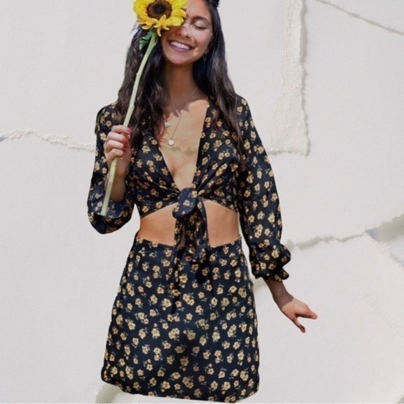 Flora daisy print two piece skirt set - Picture 12 of 13